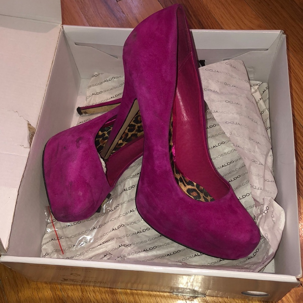 Pink pumps
